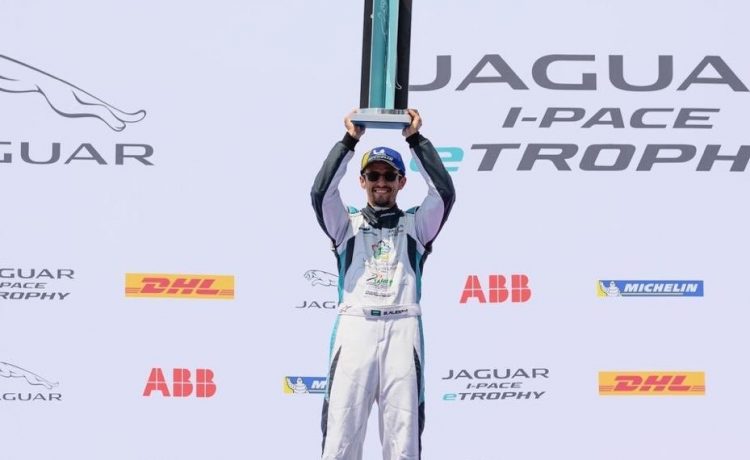 انجاز سعودي في سباقات السيارات بالفوز ببطولة جاكوار I-Pace eTROPHY