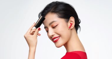 هواوي تطلق سماعة HUAWEI FreeBuds Lipstick بتصميم مستوحى من أحمر الشفاه وبخاصية عزل الضوضاء النشطة