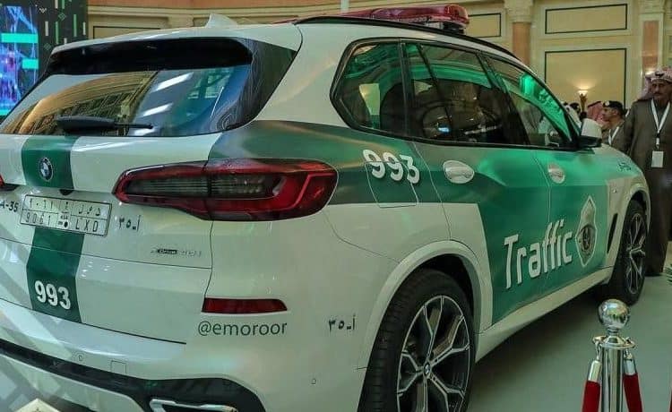 BMW X5 تزداد جرأة بحلة المرور السعودي