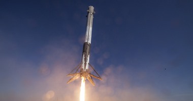 إطلاق صاروخ Falcon 9 وهبوطه للمرة الثامنة بعد توصيل 60 قمراً صناعياً