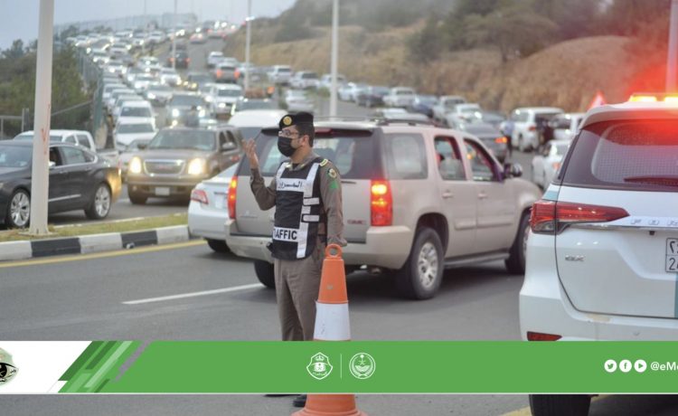 جهود رجال المرور السعودي لتنظيم حركة المصطافين والزوار في الطائف والباحة