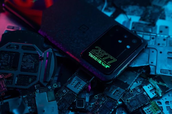 يحتوي OnePlus Cyberpunk 2077 على واحدة من أكبر وحدات الكاميرا التي رأيتها على الإطلاق