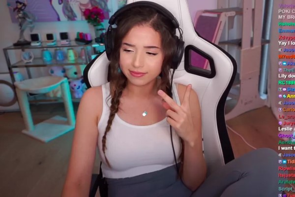 تريد Pokimane أن يتوقف معجبو Twitch عن منحها الكثير من المال