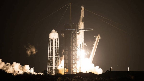 ناسا و SpaceX أطلقوا بنجاح أربعة رواد فضاء إلى محطة الفضاء الدولية