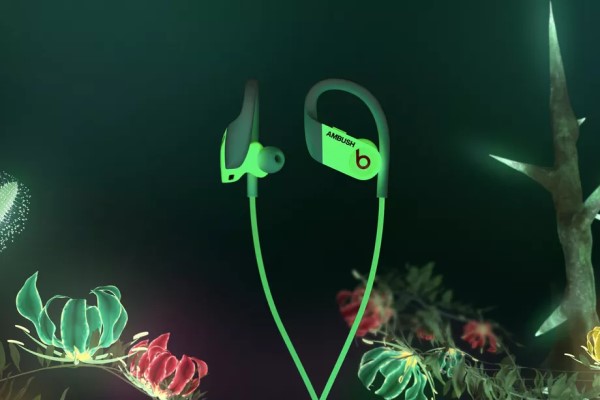 تطلق Beats زوجًا يتوهج في الظلام من Powerbeats مقابل 200 دولار