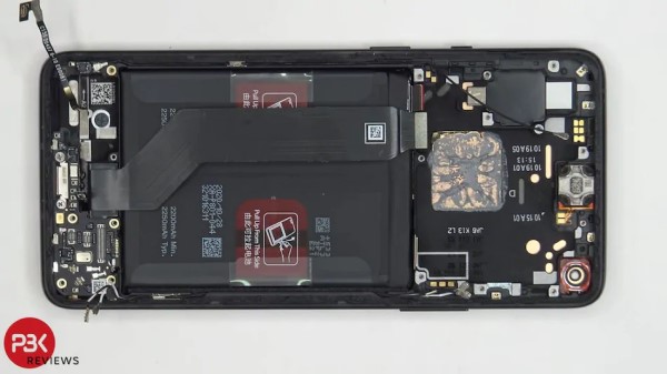 يكشف OnePlus 8T Cyberpunk 2077 Limited Edition Teardown عن صفائح الحجر الرملي وغرفة بخار النحاس