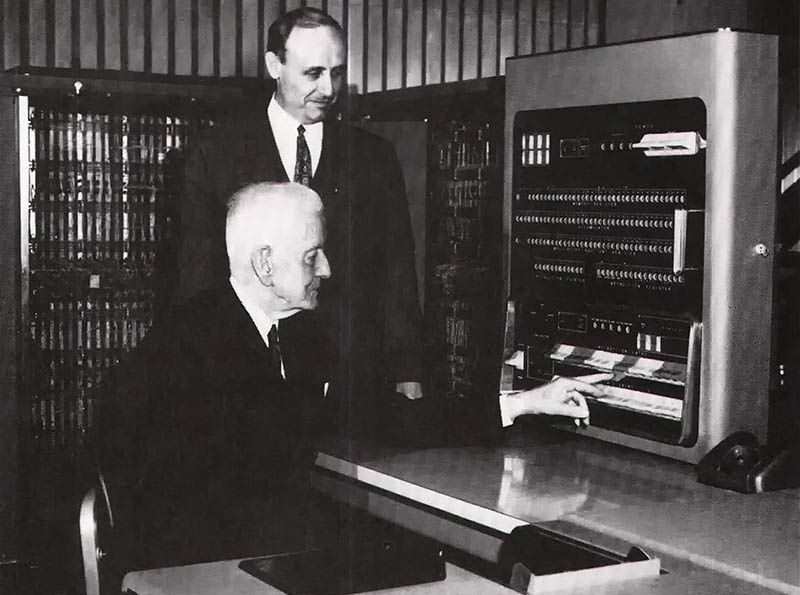 تطور جهاز الحاسوب