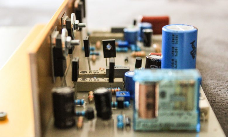 كيفية استخدام الترانزستور كمضخم للصوت Transistor as an Amplifier