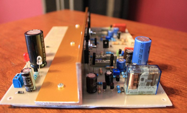 دائرة مضخم الترانزستور الباعث المشترك – Common Emitter Amplifier Circuit