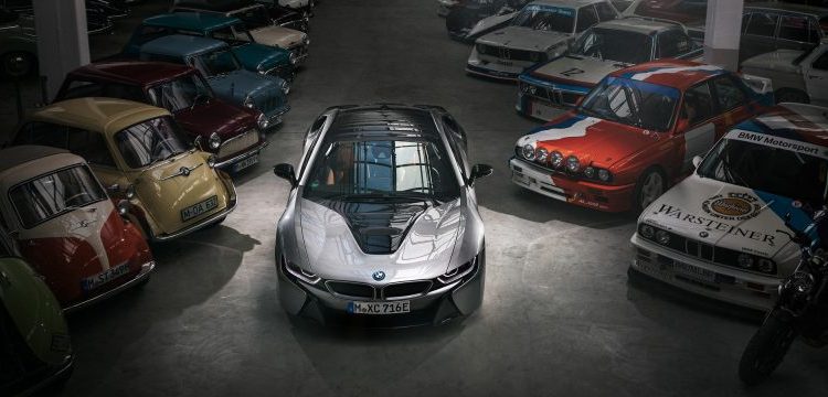 BMW تؤكد أن i8 ستسجل في التاريخ كأفضل سيارة رياضية هايبرد في العالم