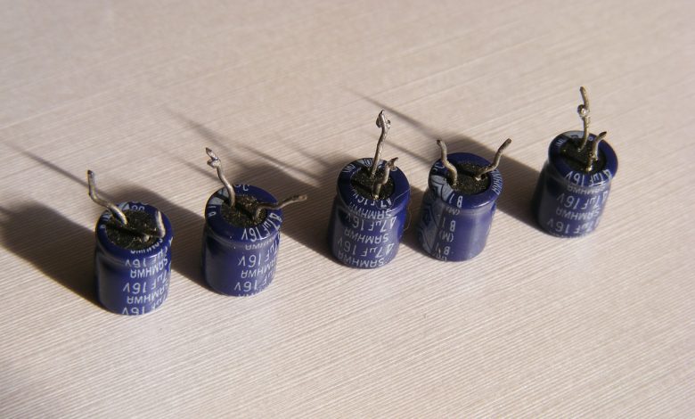 المكثف الإلكتروليتي – Electrolytic Capacitor