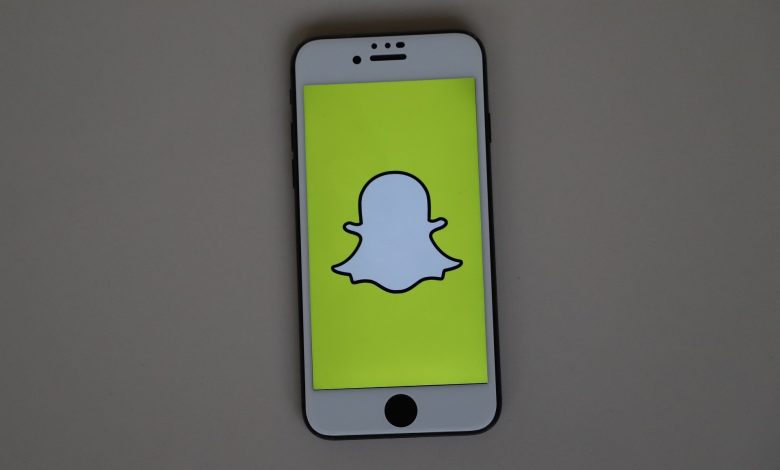 ميزة تثبيت المحادثات في السناب شات pin in Snapchat