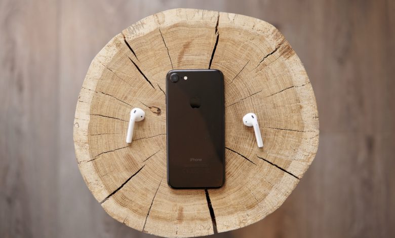 كيفية إصلاح الإيربودز عندما تصدر صوت مزعج أو لا تشحن – AirPods