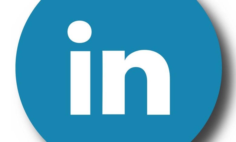 كيف يمكن لأي شركة إنشاء عملاء متوقعين على LinkedIn ؟