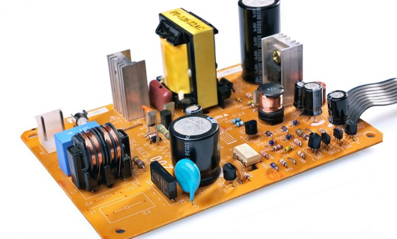 الفرق بين المعالج الدقيق والمتحكم الدقيق Microprocessor vs Microcontroller