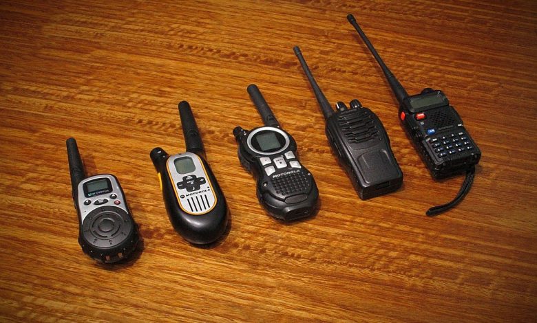 ما هو جهاز الاتصال اللاسلكي Walkie Talkie