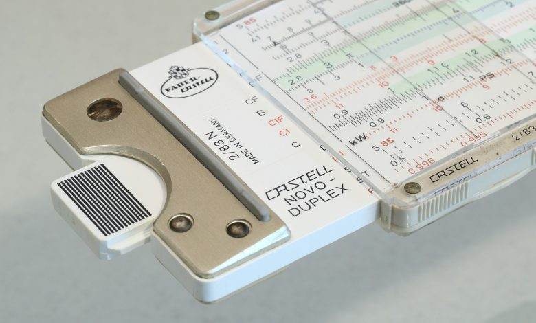 قصة اختراع المسطرة الحاسبة – Slide rule