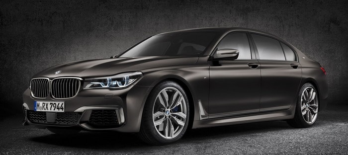 BMW M760Li xDrive تقدم في معرض نيويورك للسيارات لتخترق الشواطيء الأمريكية