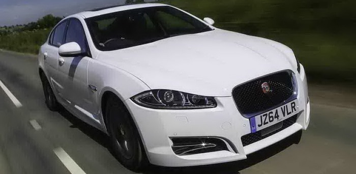 جاجوار XF R-Sport Black تزداد في التجهيزات وتنخفض في السعر