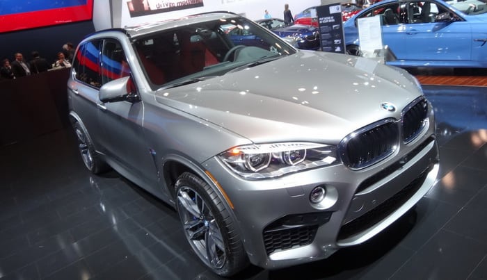 BMW X5 xDrive40e تتحسس طريقها لعالم السيارات الهجينة في نيويورك 2015