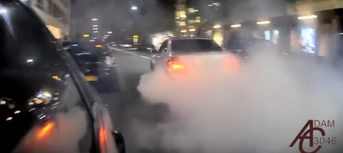 فيديو : سائق إماراتي يتعرض للاعتقال للقيام باستعراض متهور بسيارته في شوارع لندن