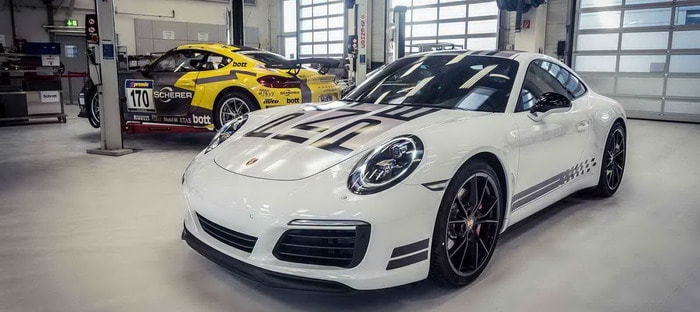 بورشه 911 كارييرا S Endurance Racing Edition تحتفل بالانجازات في رياضة السيارات