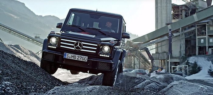 فيديو : 3 دقائق مثيرة مع مرسيدس G-Class وهي تفعل ما تجيد فعله !!