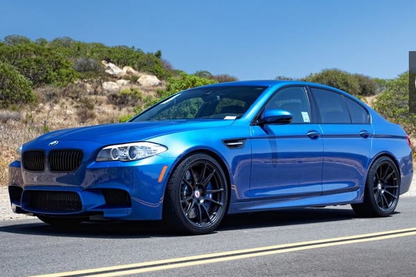 BMW M5 تحصل على عجلات جديدة قياس 20 بوصة من HRE