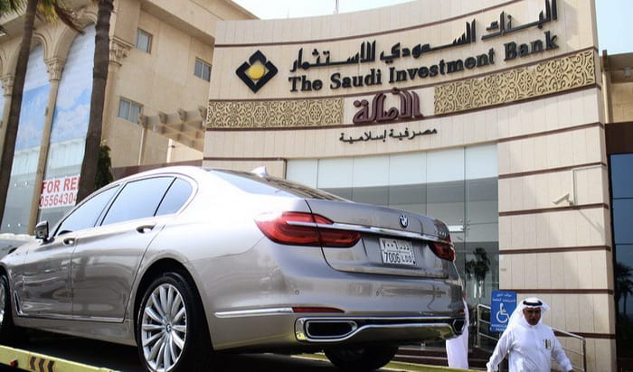 بنك سعودي يقدم سيارة BMW الفئة السابعة لعميل في برنامج استبدال النقاط