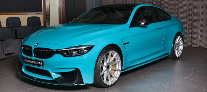 BMW M4 كوبيه بلون أزرق ميامي تظهر في أبوظبي