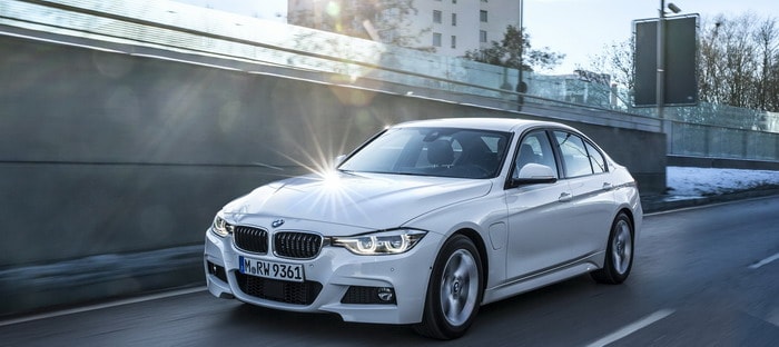 BMW 330e iPerformance PHEV الجديدة تقدم بسعر يبدأ من 44.695 دولار