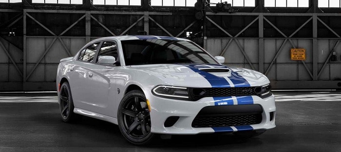 دودج تشارجر SRT Hellcat 2019 تحدث بخطوط جديدة مزدوجة ملونة