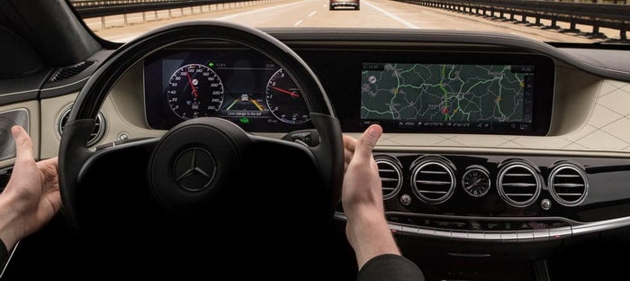 صور تشويقية للوحة قيادة مرسيدس S-Class المطورة بنظم مساعدة الأمان