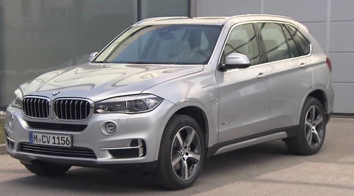 فيديو : BMW X5 xDrive40e تواصل التألق وهالة الانطلاق في فيديو جديد