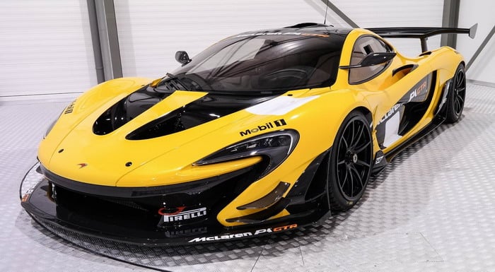 ماكلارين P1 GTR باللون الأسود والأصفر بسعر 3.3 مليون دولار