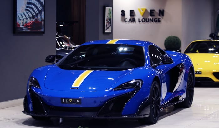 ماكلارين 675LT باللون الأزرق والأصفر تعرض للبيع في السعودية