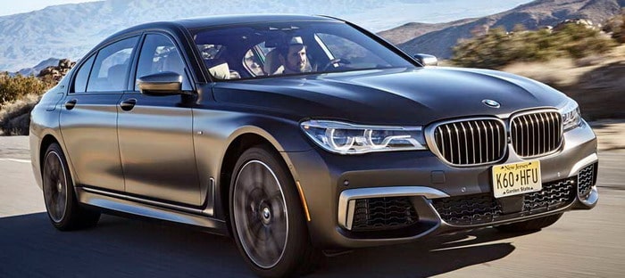 BMW M760Li xDrive الجديدة بقوة 600 حصان . . الفخامة والأداء في مزيج واحد