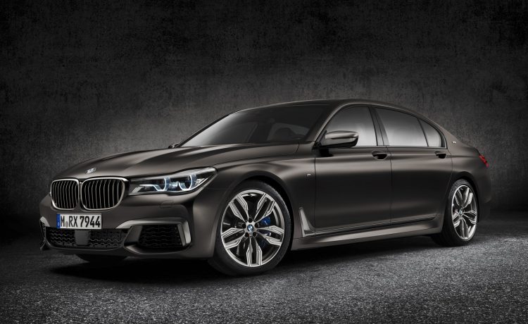 BMW M760i xDrive موديل 2017 تنطلق بقوة 600 حصان