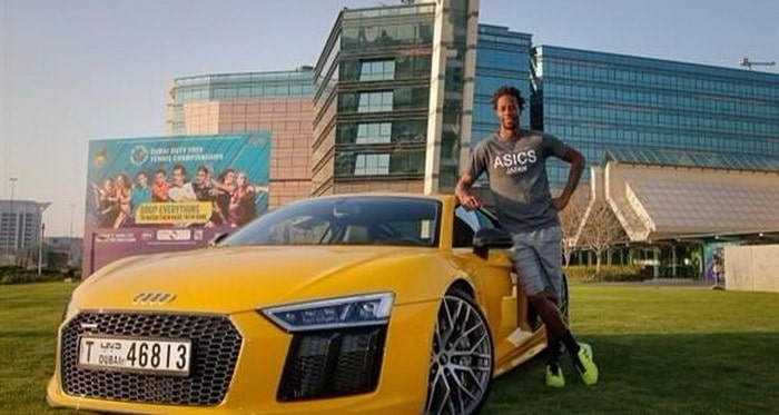 المصنف 12 عالمياً في التنس جيل مونفيس يجرب أودي R8 V10 في دبي