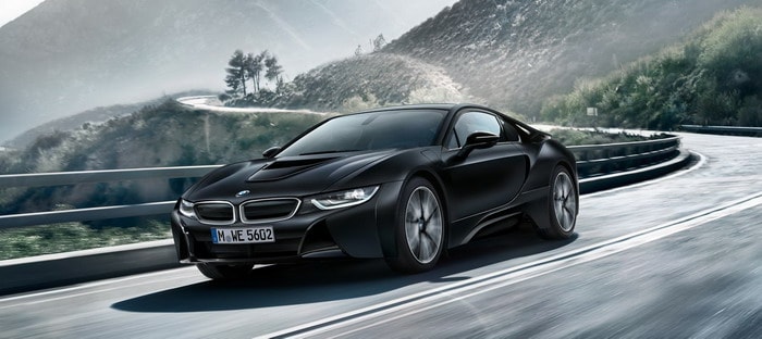 BMW i8 Frozen Black الخاصة تنضم للفئة الخامسة تورينج والفئة الرابعة LCI في جنيف