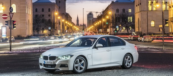 BMW 330e PHEV تعرض نفسها مرة أخري بكفاءة اقتصادية وقدرات ديناميكية