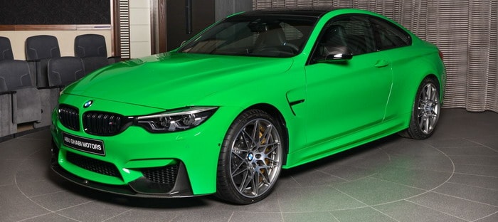 BMW M4 Coupe بباقة M Performance تحمل لون أخضر مميز في أبوظبي