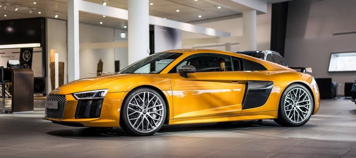 اودي R8 V10 Plus باللون البرتقالي اللؤلؤي تتلألأ لعشاق السرعة