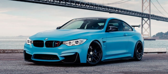 BMW M4 بلون أزرق ياس مارينا . . متفردة وجذابة وذات حضور قوي