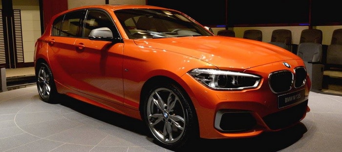 BMW M135i بلون برتقالي فريد تقدم عبر صالة عرض أبوظبي موتورز