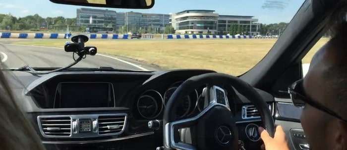 فيديو : لويس هاميلتون يستعرض مهاراته في الدريفت مع مرسيدس E63 AMG