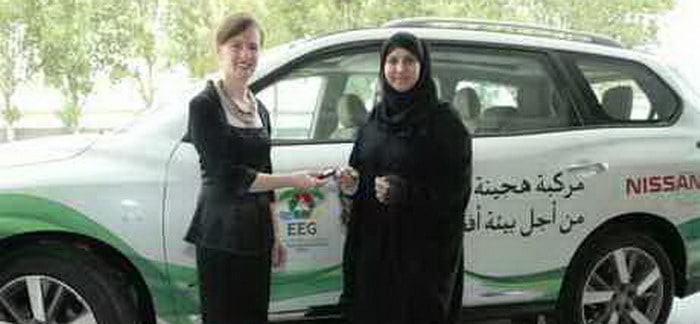 نيسان تقدم باثفيندر هجينة لمجموعة عمل الإمارات للبيئة للتسويق للسيارت الهجين