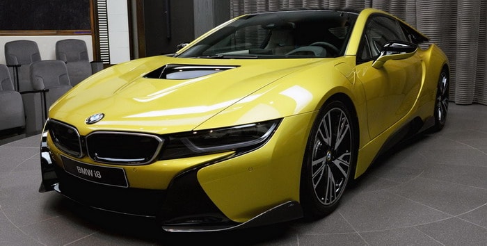 BMW i8 باللون الاصفر أوستن تعرض بباقة من أجزاء AC Schnitzer في أبوظبي