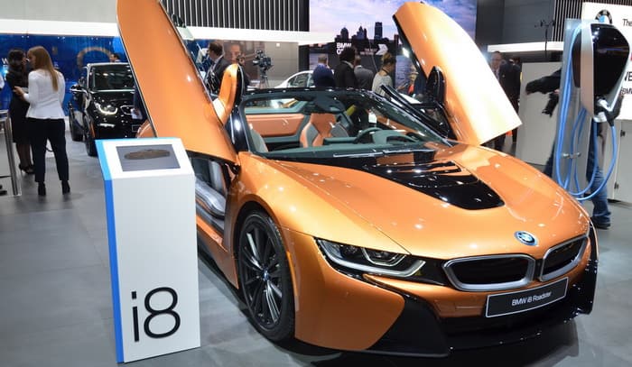 BMW i8 رودستر 2019 تعلن التحدي في ديترويت