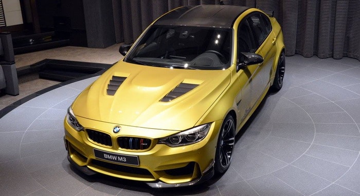 BMW M3 باللون الأصفر أوستن وباقة AC Schnitzer و M-Performance تقدم في أبوظبي